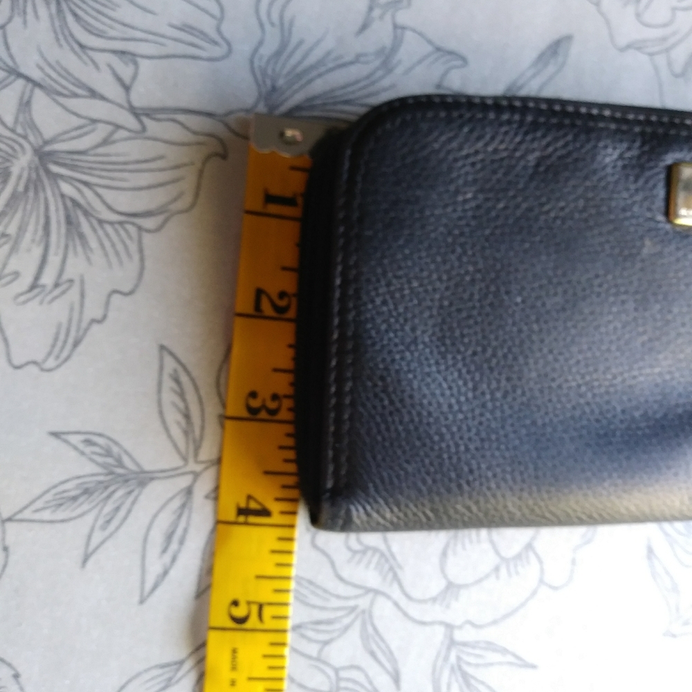 🛑LAST CHANCE🛑LIZ CLAIBORNE Leather Wallet - Picture 10 of 12